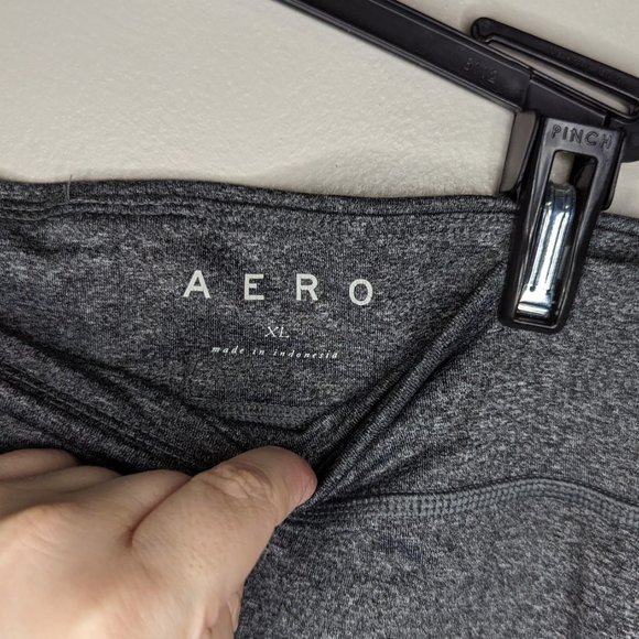 Aero Grey Capri Leggings XL EUC - Picture 4 of 6
